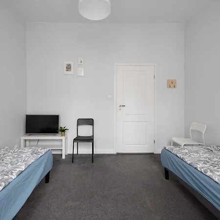 بيت ضيافة Metro Pole Mokotowskie وارسو