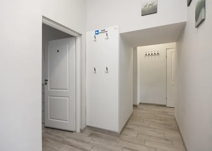 Konukevi Metro Pole Mokotowskie Varşova