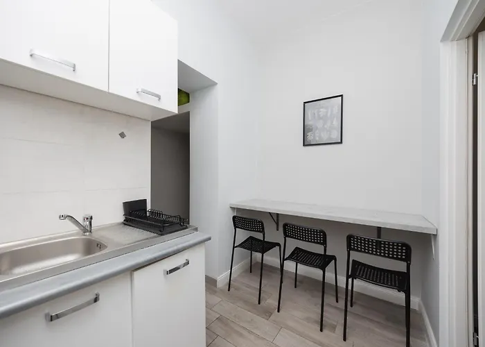 Metro Pole Mokotowskie بيت ضيافة 3*