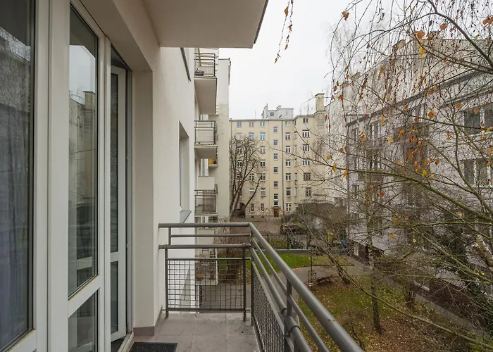 بيت ضيافة Metro Pole Mokotowskie وارسو