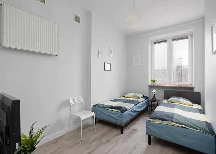 Metro Pole Mokotowskie Konukevi