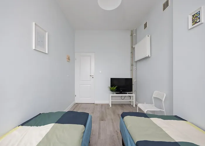 Metro Pole Mokotowskie Konukevi